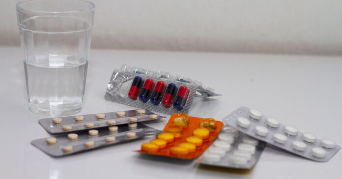 Preço dos remédios vai AUMENTAR? Entenda a decisão do governo